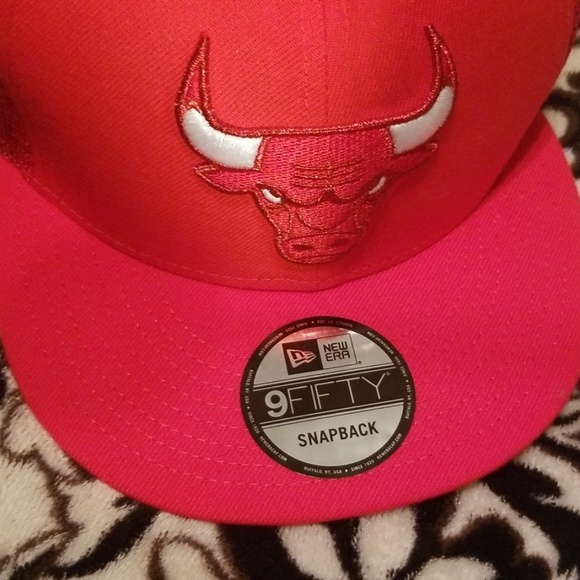 Red snapback - Picture 2 of 3